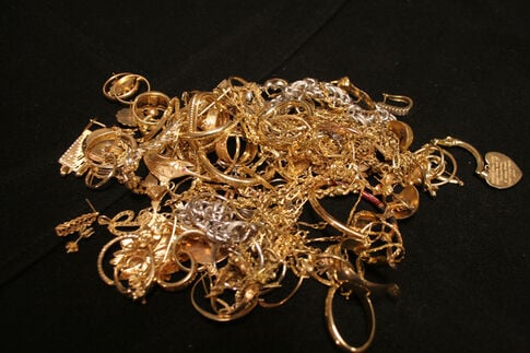In cash-for-gold biz, one man’s junk jewelry is another’s treasure