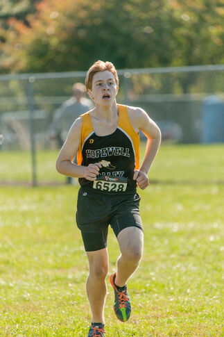 Duer leads cross-country squad to Group III sectionals