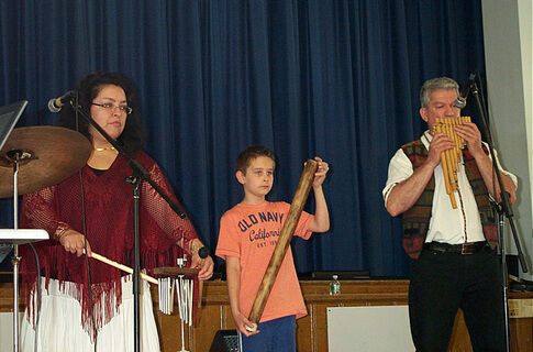 Eco Del Sur visits Slackwood Elementary