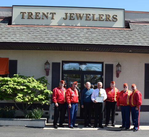 Trenton Marine Corps League awards Trent Jewelers for flying American flag