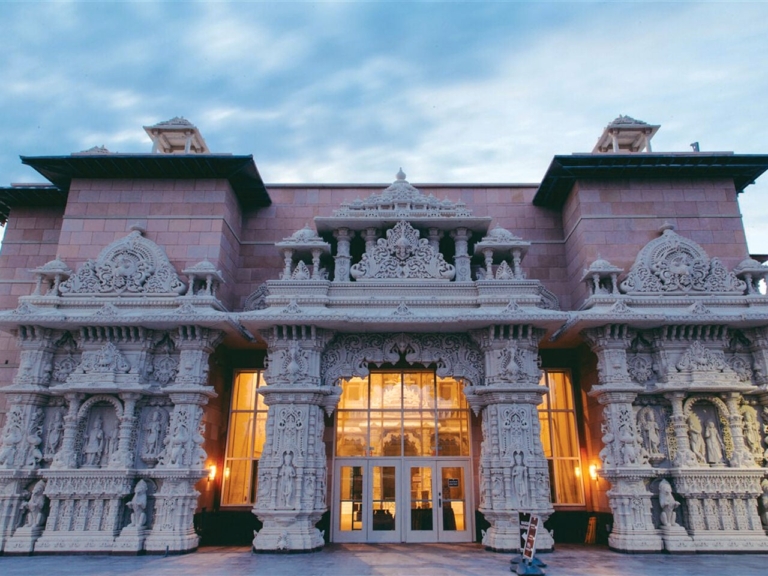 FBI agents raid Robbinsville BAPS temple after labor lawsuit