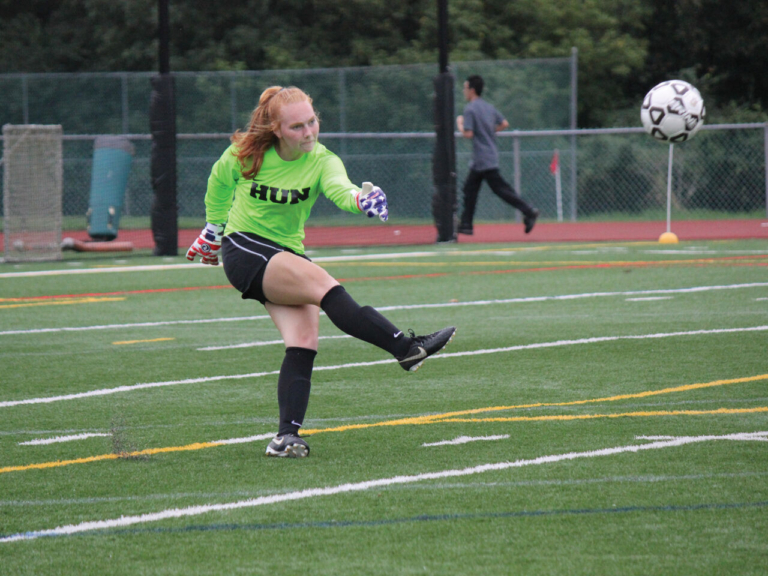 Bordentown resident keeping opponents out of Hun net