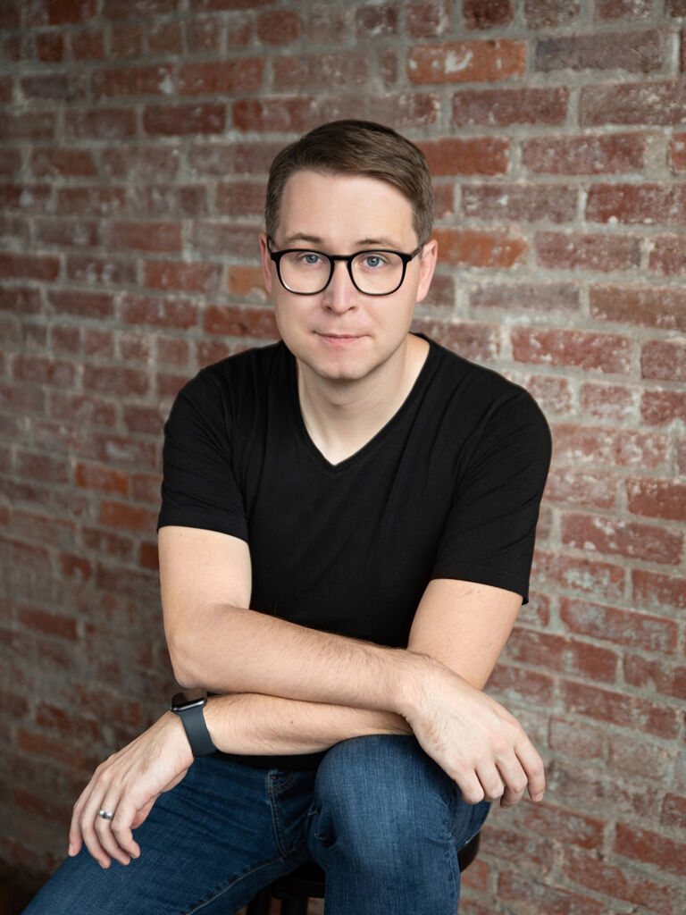 Alumn returns to direct RHS spring musical “Pippin”
