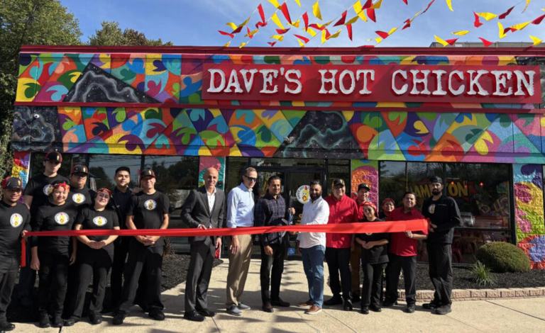 Dave’s Hot Chicken holds grand opening in Hamilton